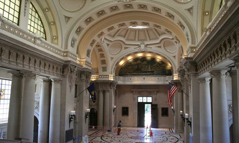 Bancroft Hall - Naval Academy’s ‘Mother B’ hive of dorm life | Encore