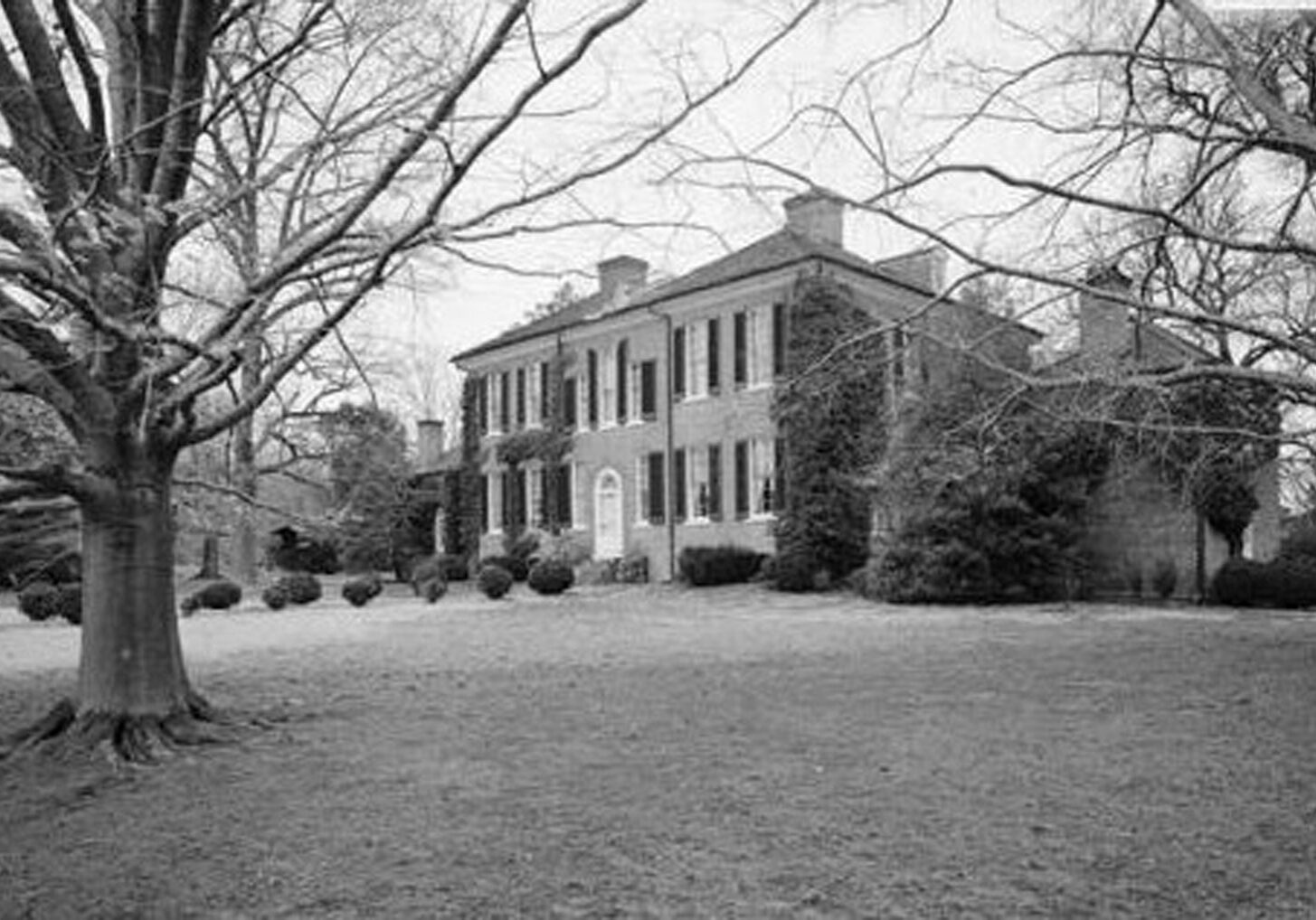 Encore-Sustainable-Architects-Poplar-Hill-Mansion-Front-1950