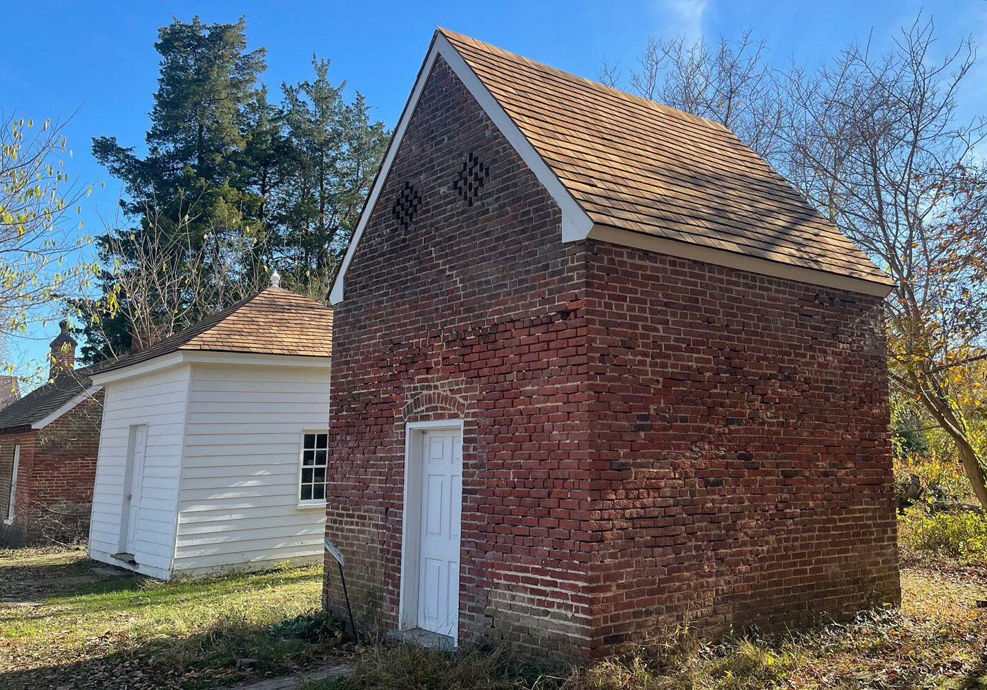 encore-sustainable-architects-poplar-hill-outbuildings-restored-roof